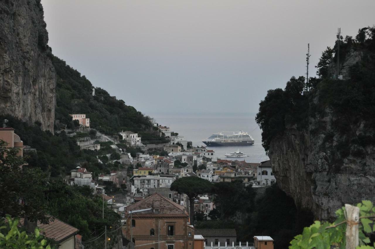Via Paradiso Amalfi Esterno foto